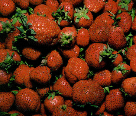 Strawberries | The Fruits & Vegetables Series is just a colorful collection of honest photos of healthy goodies.